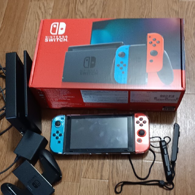 Nintendo Switch 新型 ほぼ未使用 ケース付き - 家庭用ゲーム機本体