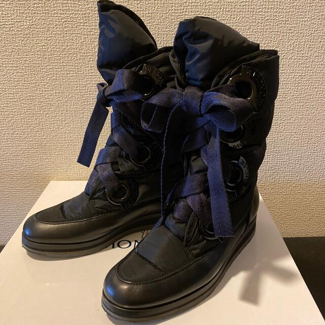 MONCLER(モンクレール)の☆MONCLER☆ダウンブーツ☆38サイズ☆リボン☆ レディースの靴/シューズ(ブーツ)の商品写真