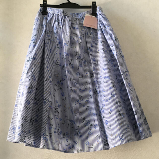 Couture Brooch(クチュールブローチ)のクチュールブローチ 新品 スカート 40  花柄スカート ストライプ 花柄 レディースのスカート(ひざ丈スカート)の商品写真
