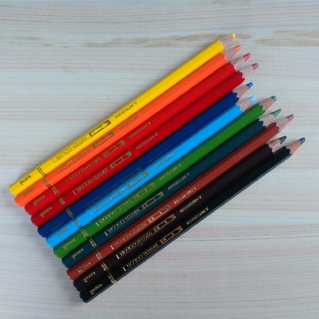三菱鉛筆(ミツビシエンピツ)の水彩色鉛筆 バラ11色 エンタメ/ホビーのアート用品(色鉛筆)の商品写真
