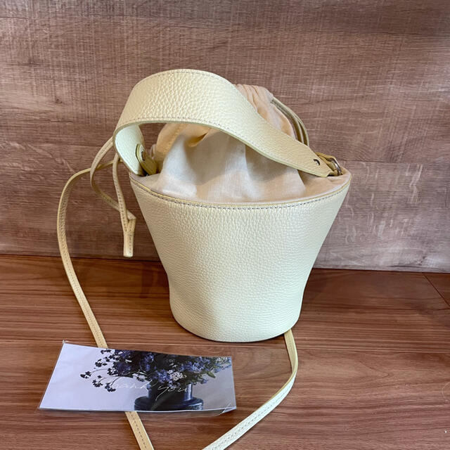 ayako ポタリバック　レモンイエロー レディースのバッグ(ハンドバッグ)の商品写真