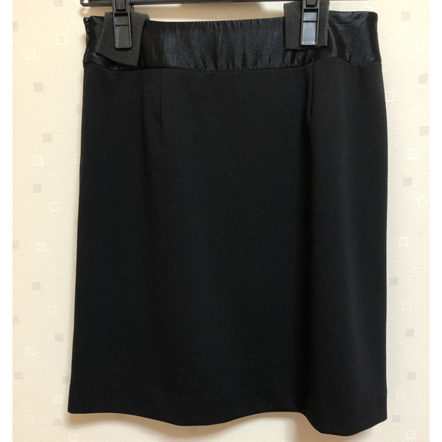 M-premier(エムプルミエ)のM premier 台形スカート　ブラック　未使用美品 レディースのスカート(ひざ丈スカート)の商品写真