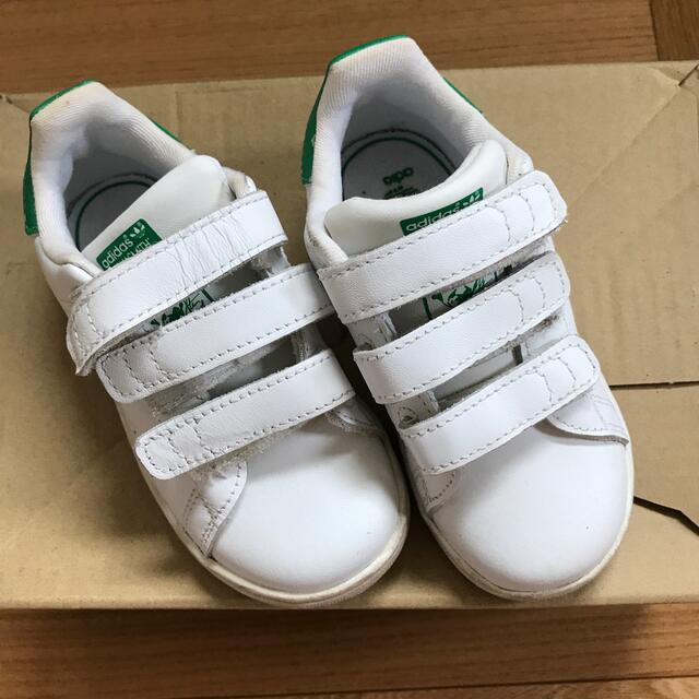 adidas(アディダス)のadidasスタンスミス　キッズスニーカー キッズ/ベビー/マタニティのキッズ靴/シューズ(15cm~)(スニーカー)の商品写真