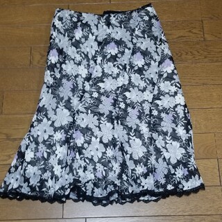 クミキョク(kumikyoku（組曲）)の花柄スカート(ひざ丈スカート)