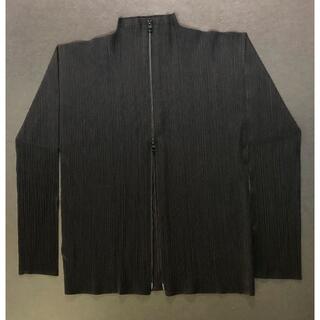 プリーツプリーズイッセイミヤケ(PLEATS PLEASE ISSEY MIYAKE)のベーシックな黒のトップス　pleats please(ノーカラージャケット)