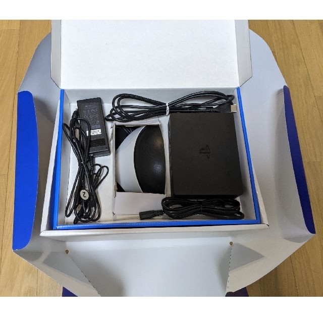 PlayStation VR(プレイステーションヴィーアール)の中古品　PlaystationVR カメラ同梱版 エンタメ/ホビーのゲームソフト/ゲーム機本体(家庭用ゲーム機本体)の商品写真