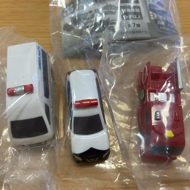 Takara Tomy(タカラトミー)のポケットトミカ　救急車　パトカー　消防車　３点セット エンタメ/ホビーのおもちゃ/ぬいぐるみ(ミニカー)の商品写真