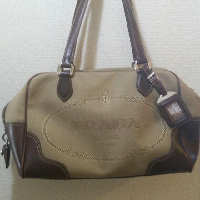 PRADA(プラダ)のmeg 様専用 PRADA レディースのバッグ(ショルダーバッグ)の商品写真