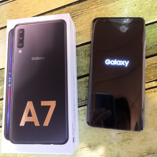 ほぼ新品　Galaxy A7