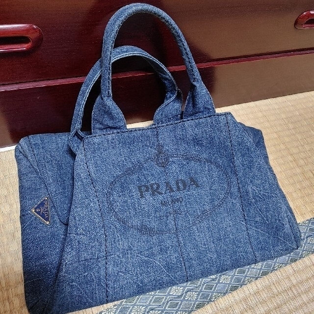 PRADA(プラダ)の★PRADAプラダカナパトート★ レディースのバッグ(トートバッグ)の商品写真