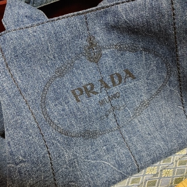 PRADA(プラダ)の★PRADAプラダカナパトート★ レディースのバッグ(トートバッグ)の商品写真