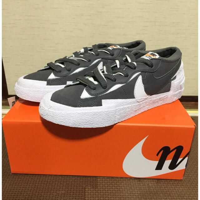 NIKE(ナイキ)の SACAI × NIKE BLAZER LOW "IRON GREY" レディースの靴/シューズ(スニーカー)の商品写真