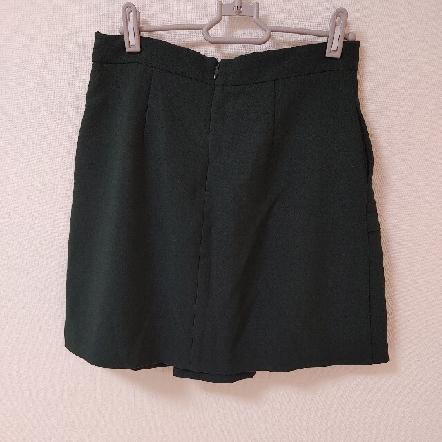 FOREVER 21(フォーエバートゥエンティーワン)のスカート　モスグリーン レディースのスカート(ひざ丈スカート)の商品写真
