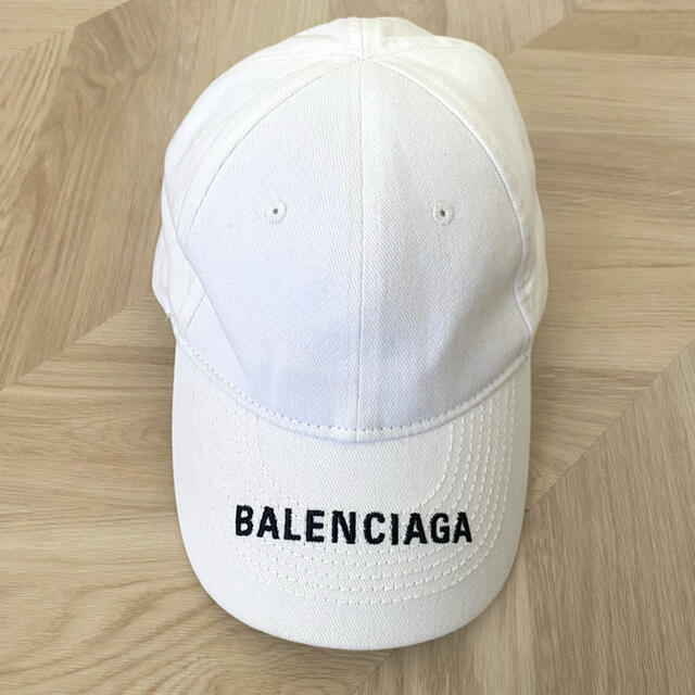 Balenciaga(バレンシアガ)のキャップ 帽子　バレンシアガ　BALENCIAGA ホワイト　白 レディースの帽子(キャップ)の商品写真