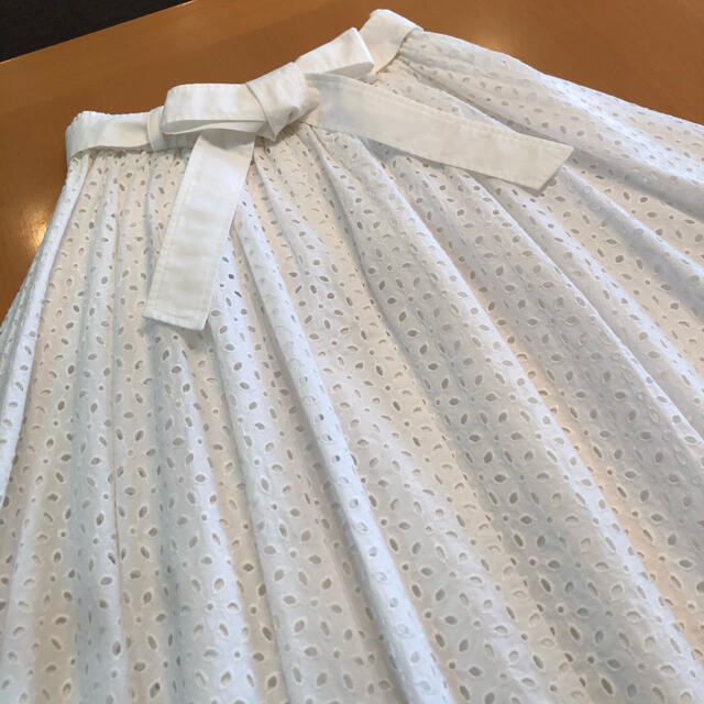 M'S GRACY(エムズグレイシー)の❤️美品 エムズグレイシー❤️白 レーススカート 膝隠れる丈リボン レディースのスカート(ひざ丈スカート)の商品写真