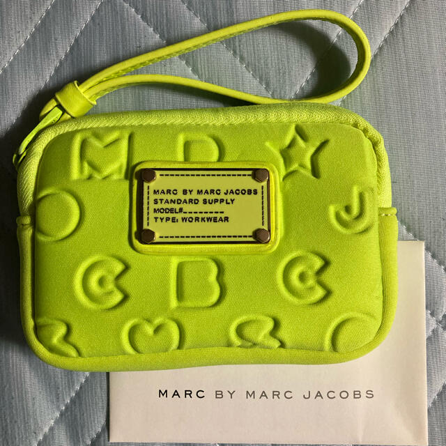 MARC BY MARC JACOBS(マークバイマークジェイコブス)のマークジェイコブス　MARC BY MARC JACOBS ポーチ　未使用 レディースのファッション小物(ポーチ)の商品写真