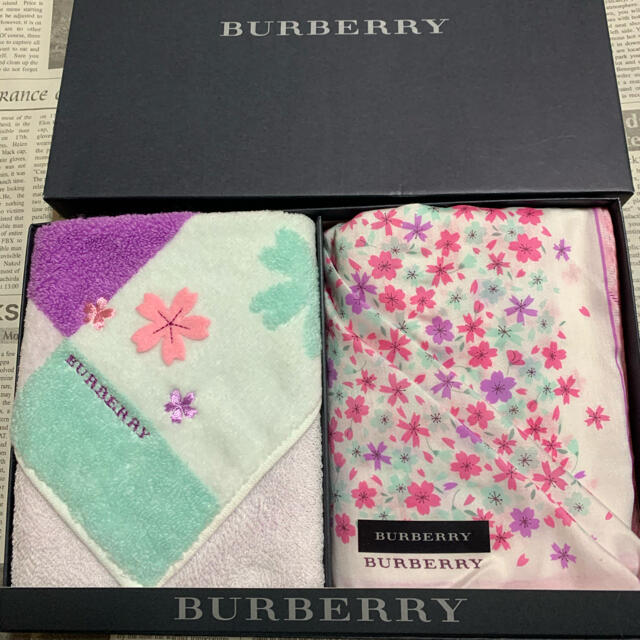 BURBERRY(バーバリー)のバーバリー　ギフトボックス桜⑩ レディースのファッション小物(ハンカチ)の商品写真