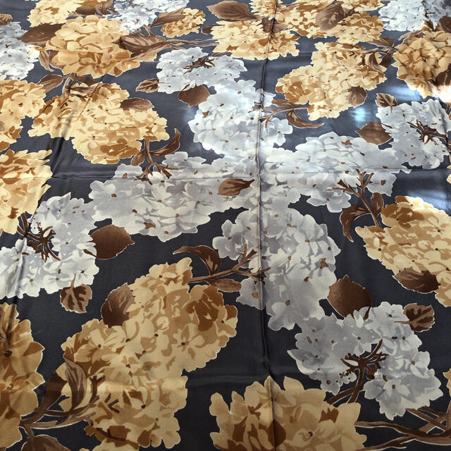 美品★Christian Diorクリスチャンディオール★紫陽花柄シルクスカーフ
