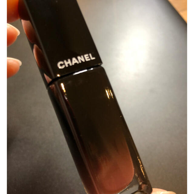 CHANEL(シャネル)のCHANEL ルージュ アリュールラック 63 アルティメット コスメ/美容のベースメイク/化粧品(口紅)の商品写真