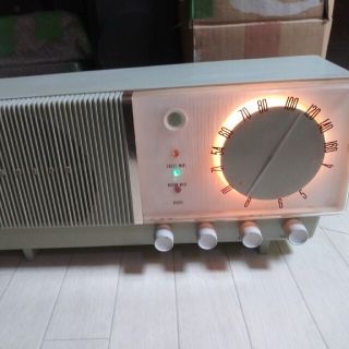お買い得新品 東芝トランスレス真空管ラジオ うぐいすRS 昭和の