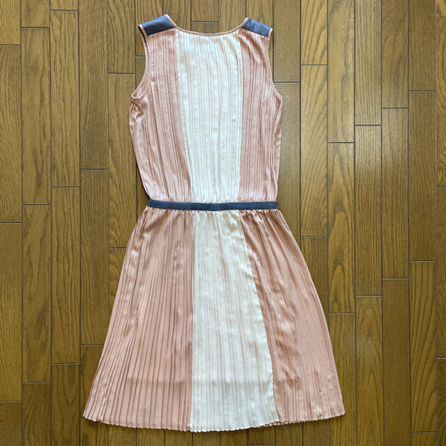 【新品・未使用】BCBGMAXAZRIA プリーツワンピース (サイズ02) 3