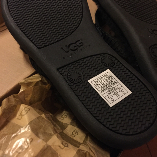 UGG(アグ)のUGG フラッフィ   専用✨ レディースの靴/シューズ(サンダル)の商品写真