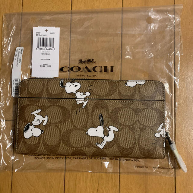 COACH(コーチ)のCOACH×PEANUTS コーチ　スヌーピー  シグネチャー　財布 レディースのファッション小物(財布)の商品写真