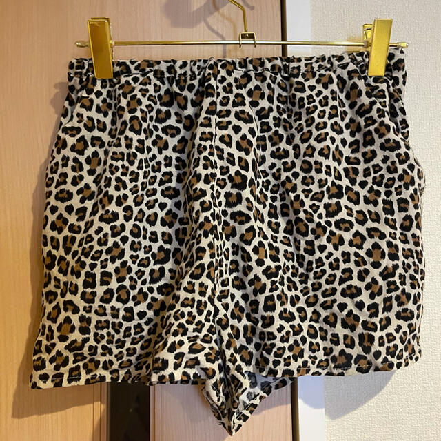 H&M(エイチアンドエム)のH&M 豹柄 ショートパンツ レディースのパンツ(ショートパンツ)の商品写真