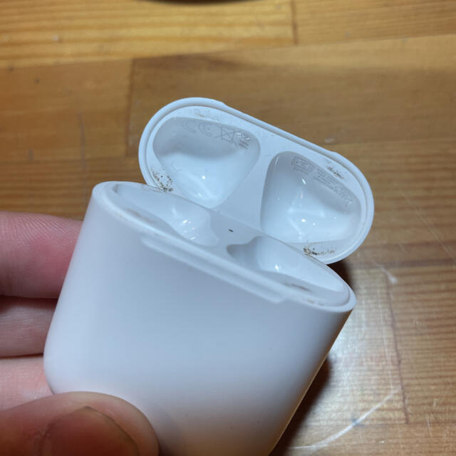 Apple(アップル)の即日発送 AirPods 第2世代 ケースのみ スマホ/家電/カメラのオーディオ機器(ヘッドフォン/イヤフォン)の商品写真