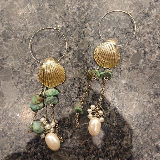 アングリッド(Ungrid)のアングリッド シェルモチーフ ピアス(ピアス)