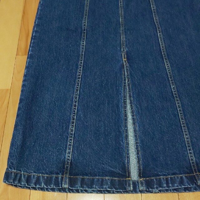 GU(ジーユー)のGU -XLサイズ- デニムフロントスリットミディスカート レディースのスカート(ロングスカート)の商品写真