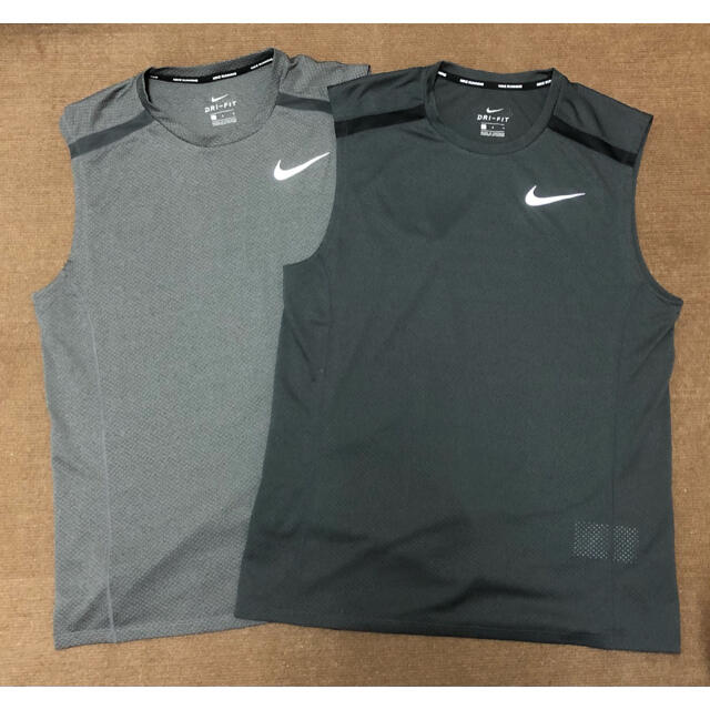 NIKE(ナイキ)の(専用)ナイキ　タンクトップ　ノースリーブ スポーツ/アウトドアのランニング(ウェア)の商品写真