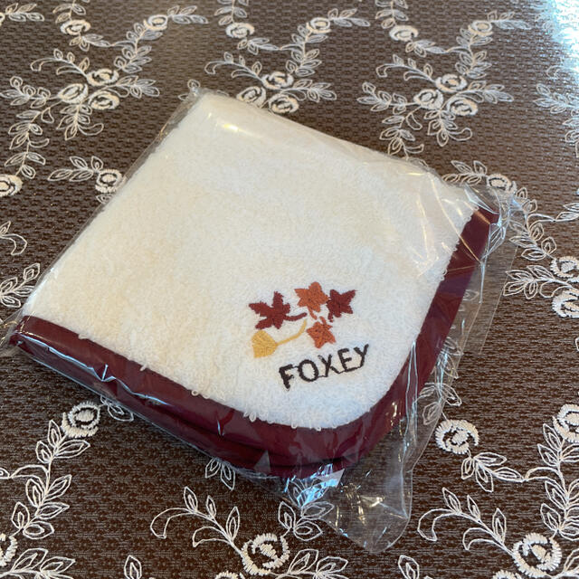 FOXEY(フォクシー)のFOXEY ミニタオル ハンカチ フォクシー レディースのファッション小物(ハンカチ)の商品写真