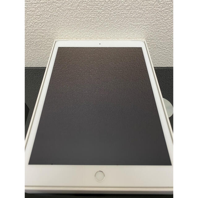 iPad 第7世代 32GB Wi-Fi＋セルラー モデル シルバー 1