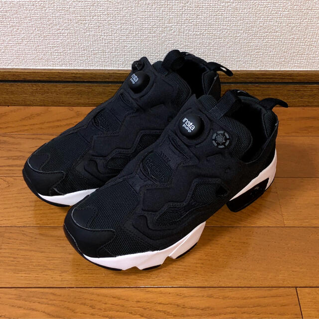 Reebok(リーボック)の美品 REEBOK INSTA PUMP FURY OG 24.5cm 黒 白 レディースの靴/シューズ(スニーカー)の商品写真