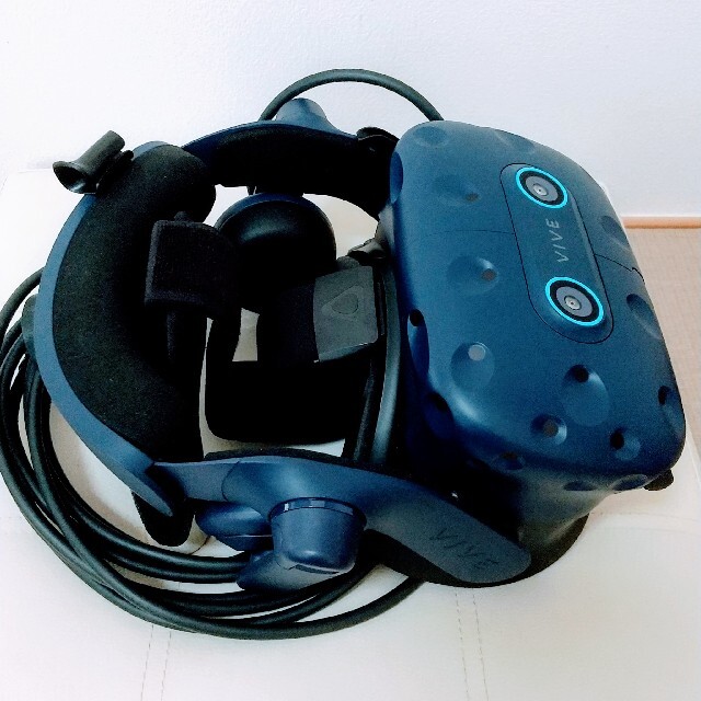 HTC VIVE Pro Eye 99HARJ006 VRヘッドセット スマホ/家電/カメラのPC/タブレット(PC周辺機器)の商品写真