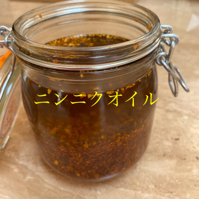 新物 青森県産福地ホワイトニンニク 皮なし剥きニンニク ミックスサイズ1.2kg 食品/飲料/酒の食品(野菜)の商品写真