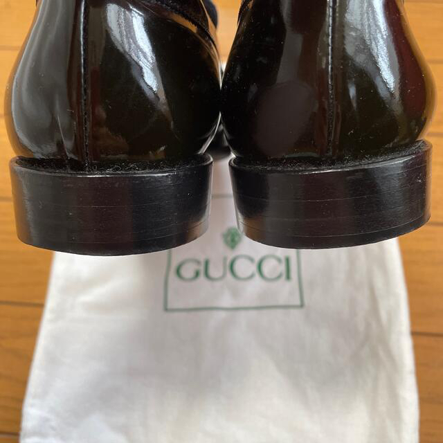 Gucci(グッチ)のGUCCIグッチ　ローファー　黒エナメル レディースの靴/シューズ(ローファー/革靴)の商品写真
