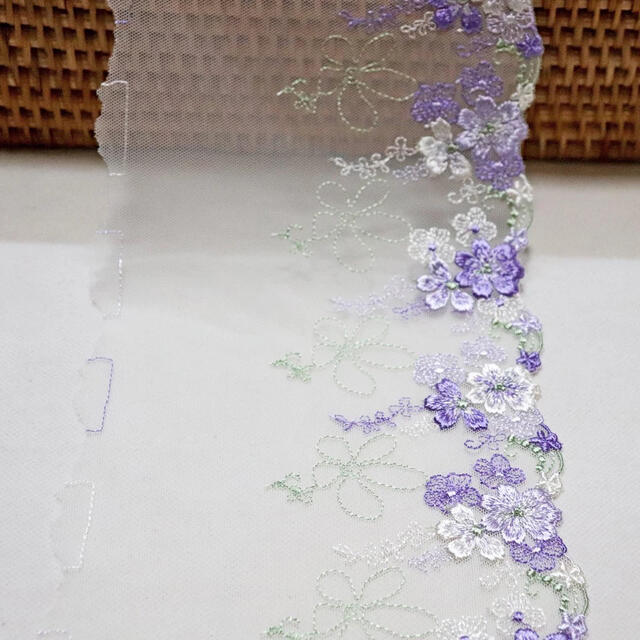白 花刺繍 チュールレース 紫 アンティーク 洋裁 手芸 生地 布 ハンドメイド