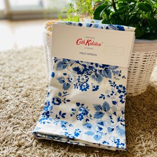 キャスキッドソン(Cath Kidston)の★Cath Kidston★ハーフエプロン　ラージスプレーフラワーズ新品未使用(その他)