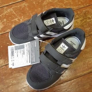 アディダス(adidas)のadidas　スニーカー　16cm　新品(スニーカー)