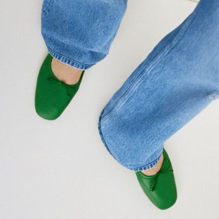 ザラ(ZARA)のリアルレザーバレリーナシューズ(バレエシューズ)