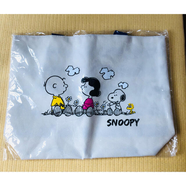 SNOOPY(スヌーピー)のスヌーピー　リバーシブルバッグ　非売品 レディースのバッグ(トートバッグ)の商品写真