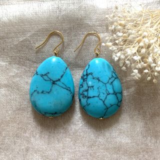 ザラ(ZARA)のターコイズブルーピアス　天然石ピアス　ゆらゆら(ピアス)