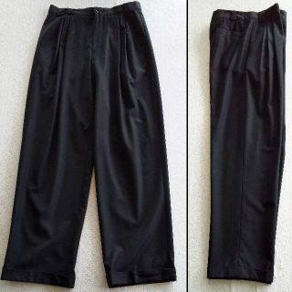 ヨウジヤマモト(Yohji Yamamoto)の綺麗な3タックワイドパンツ　ウールサテン　黒(スラックス)