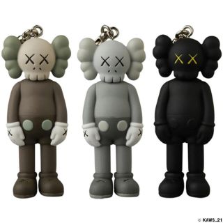 KAWS TOKYO FIRST キーホルダー　３種(キーホルダー)