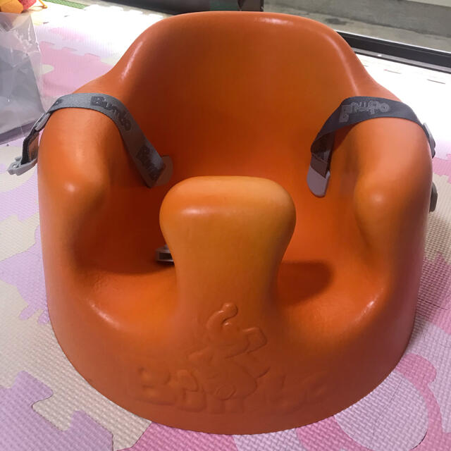 Bumbo(バンボ)のBumbo オレンジ キッズ/ベビー/マタニティのキッズ/ベビー/マタニティ その他(その他)の商品写真