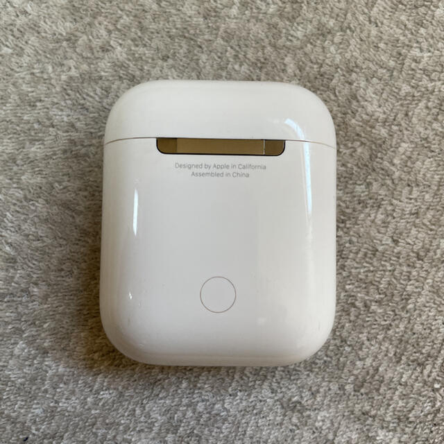 Apple(アップル)のAirPods 第2世代 充電ケース Apple国内純正品 スマホ/家電/カメラのオーディオ機器(ヘッドフォン/イヤフォン)の商品写真