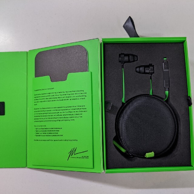 LAZER(レイザー)のRazer Hammerhead Pro V2 ゲーミングイヤホン  スマホ/家電/カメラのオーディオ機器(ヘッドフォン/イヤフォン)の商品写真