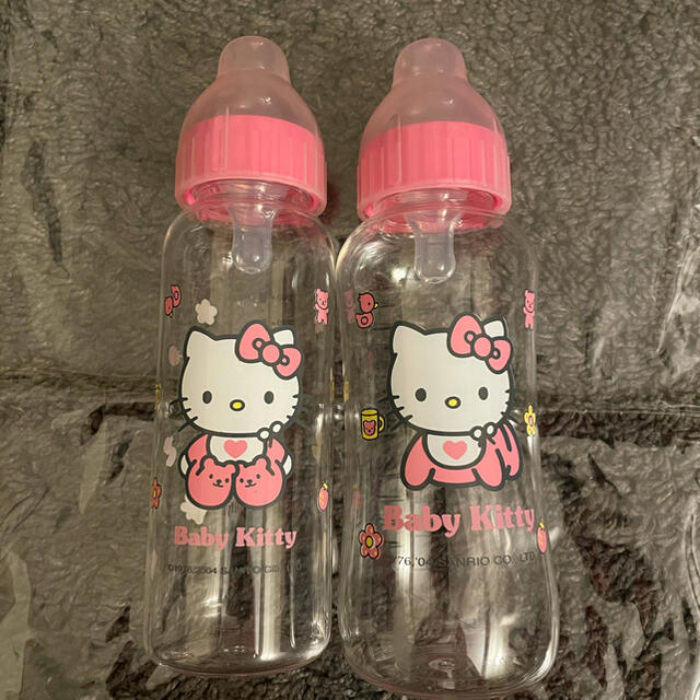 ハローキティ プラスチック哺乳瓶 240ml&320ml パッケージ無し レア キッズ/ベビー/マタニティの授乳/お食事用品(哺乳ビン)の商品写真